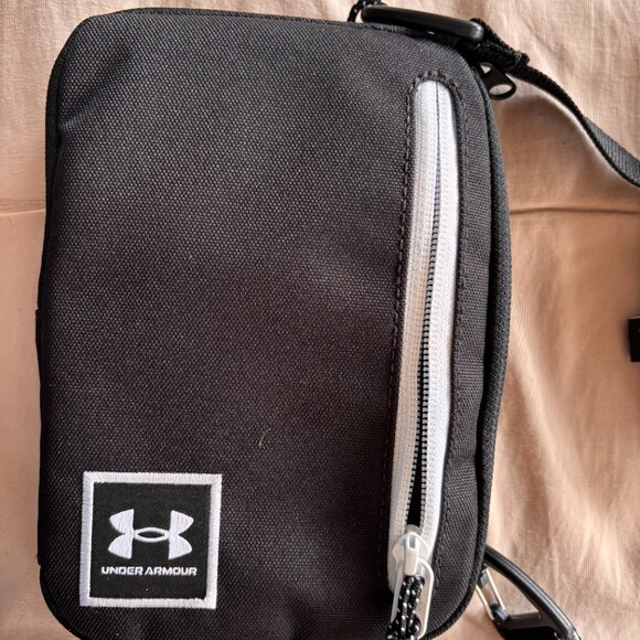 Small Under Armour Crossbody Bag Black - Picture 3 of 3